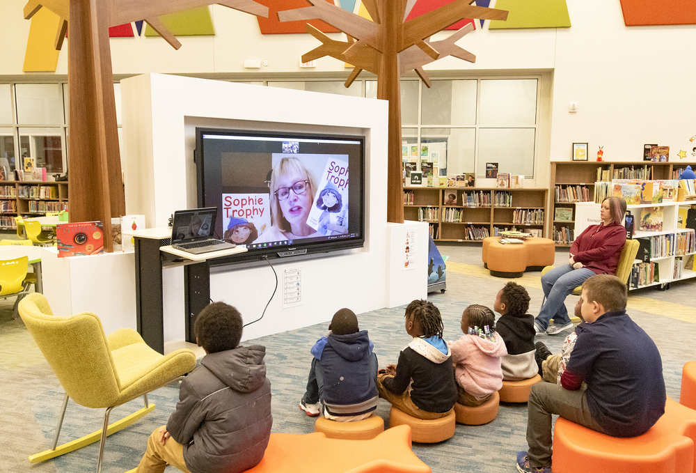 Students at Emeline Carpenter meet virtually with author Eileen Holland in the school library