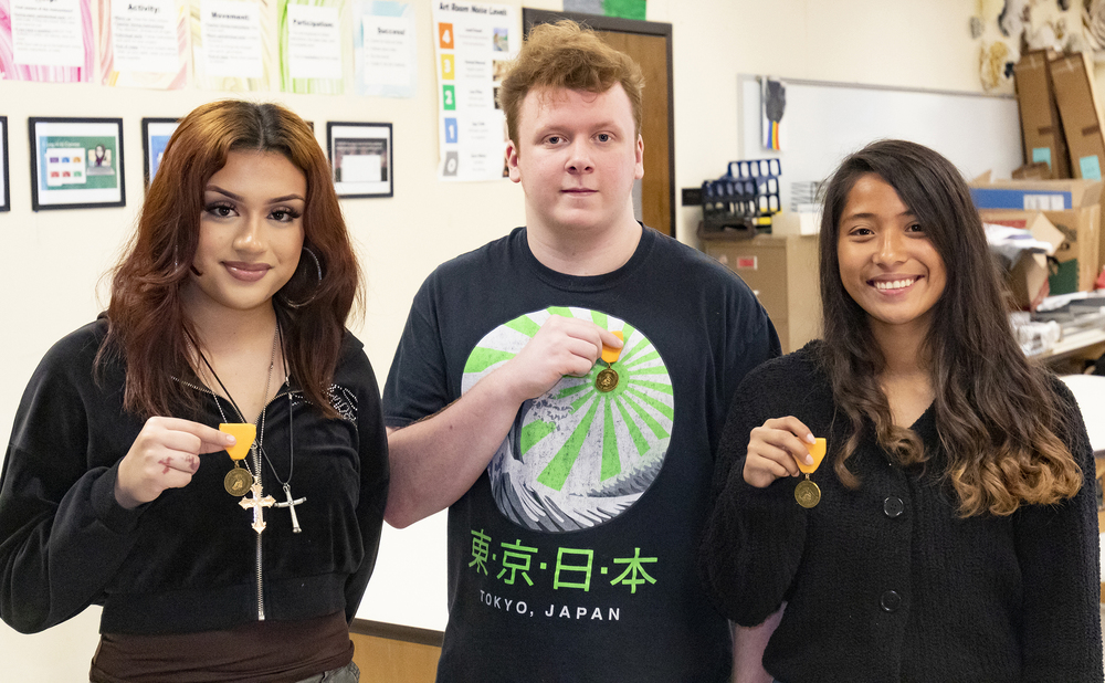 Three art students shown with medals